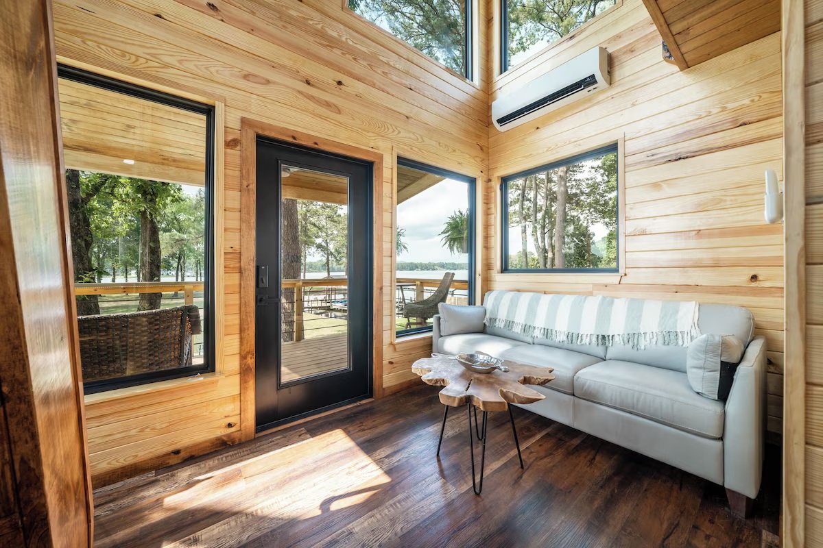 Lakefront Treehouse, private island on Lake Hamilton